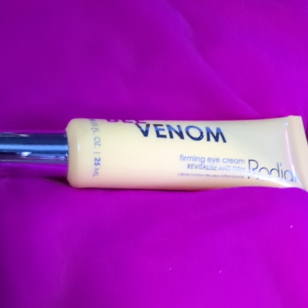 Rodial Bee Venom Firming Eye Cream - Vibrant Yellow